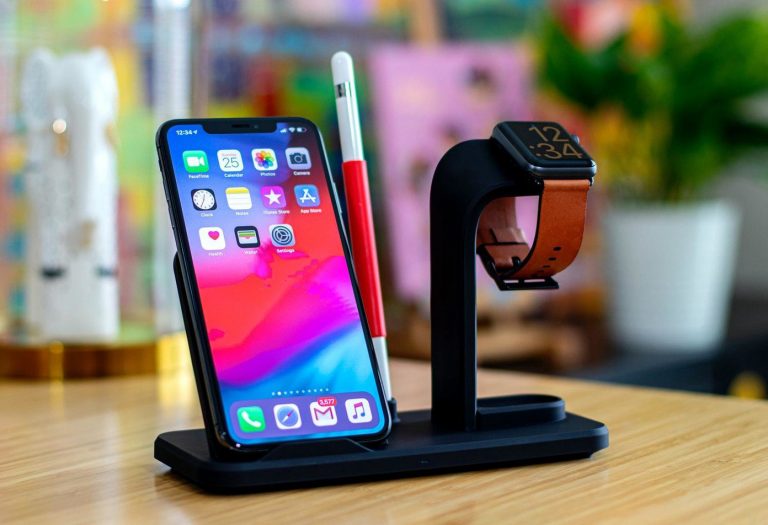 high quality 20W wireless charger for iphone and apple watch and earbuds 3 in 1 fast charging